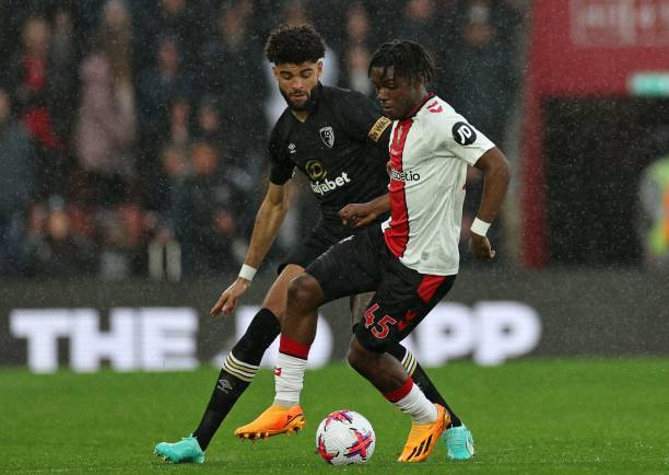 在复杂的两 在复杂的两